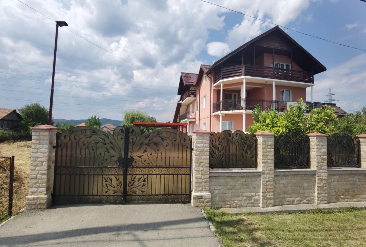 Villa Casa Reds à Râmnicu Vâlcea Extérieur photo